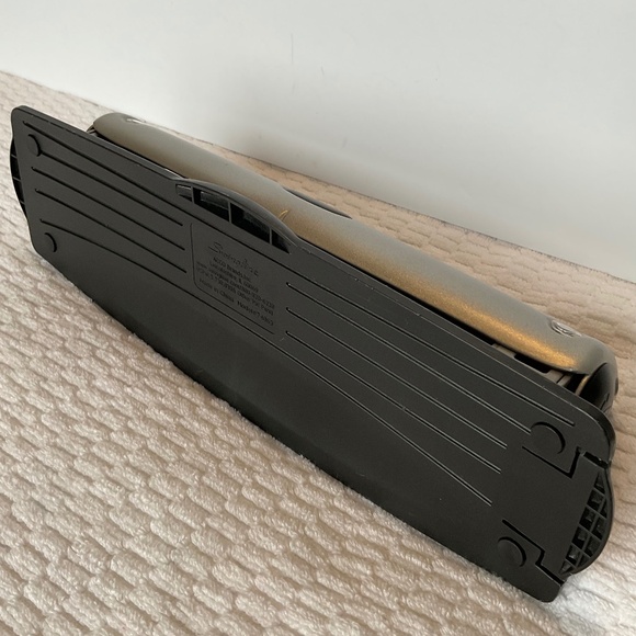 Swingline Safety 3-Hole Punch - Silver/Black - Picture 8 of 16